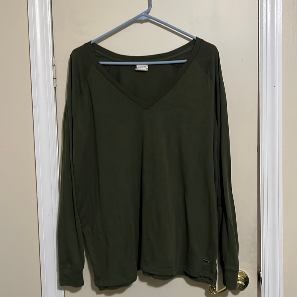 PINK long sleeve V-neck color: green
